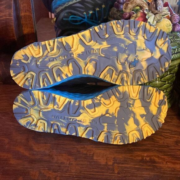 La Sportiva men’s trail shoes - size 10.5 blue, black and yellow - Picture 8 of 11